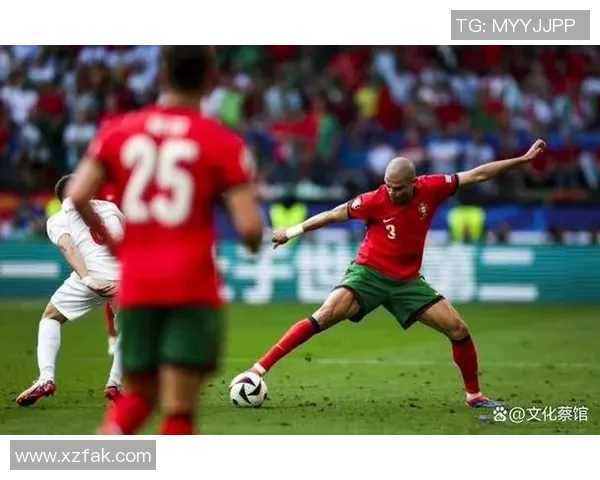 女足球明星的奋斗与荣耀:从草地到绿茵场的传奇人生 女足球明星的奋斗与荣耀:从草地到绿茵场的传奇人生